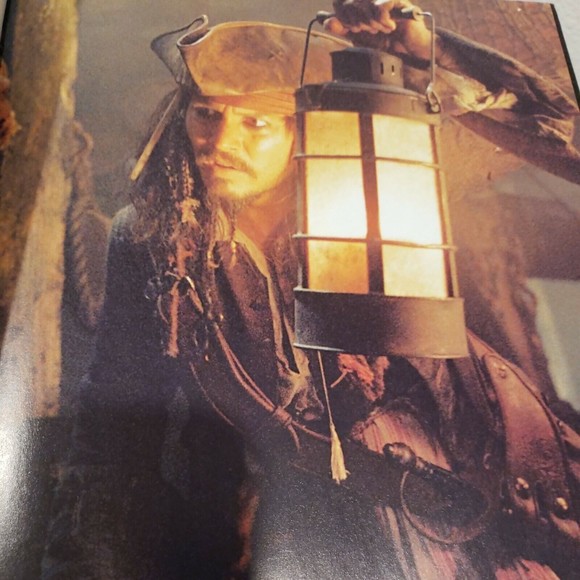 Disney Pirates Of The Caribbean Dead Man's Chest Storybook & CD‎ Brand New - Picture 4 of 5